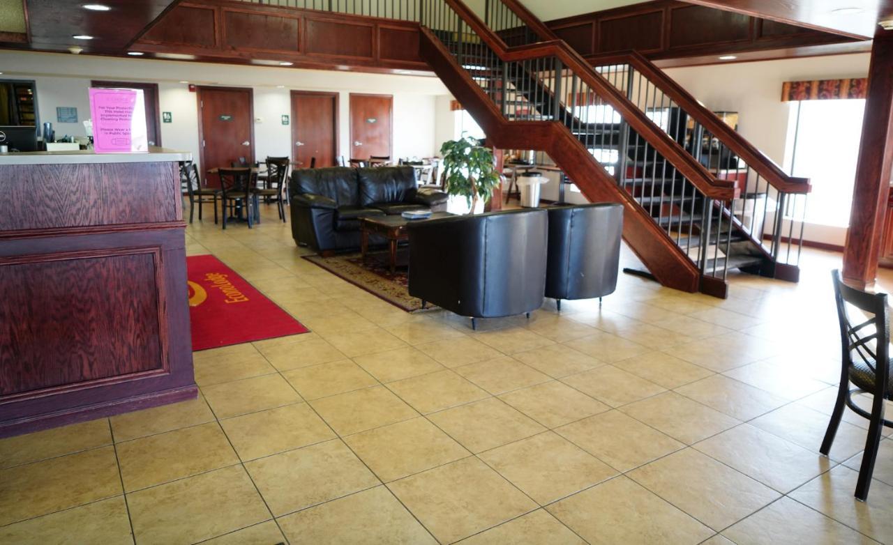 Econo Lodge Inn & Suites Kearney Exterior photo