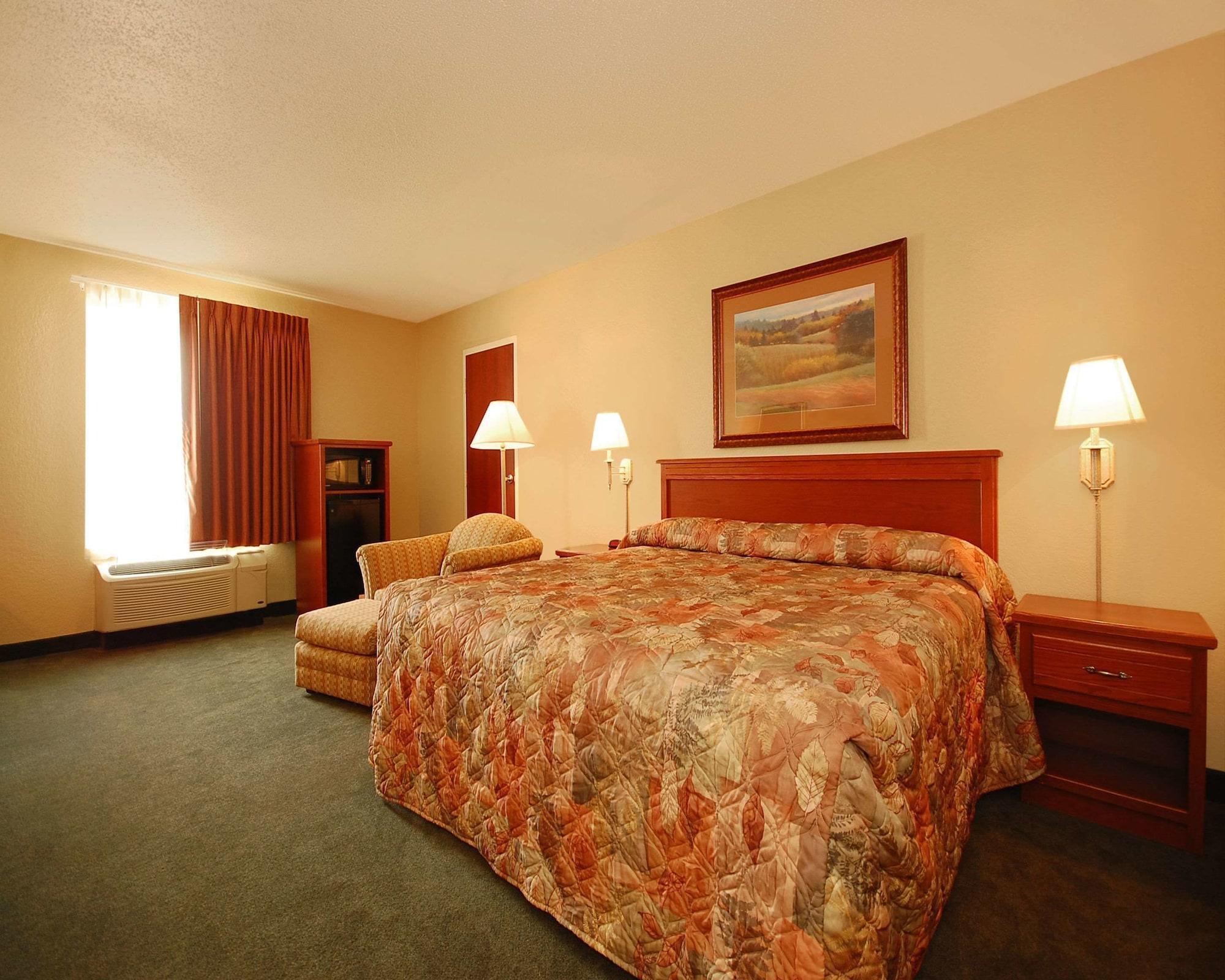 Econo Lodge Inn & Suites Kearney Exterior photo