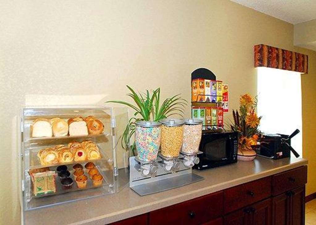 Econo Lodge Inn & Suites Kearney Restaurant photo