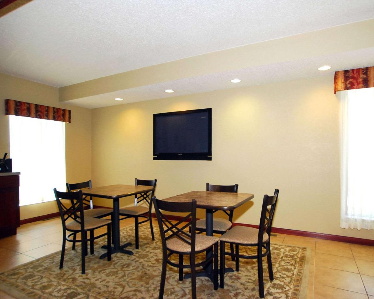 Econo Lodge Inn & Suites Kearney Exterior photo